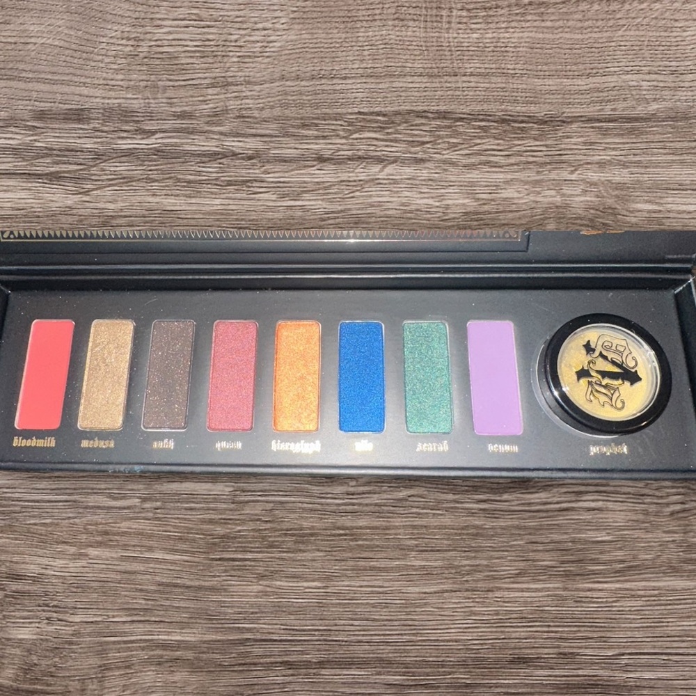 NWOB Kat Von D Serpentina Eyeshadow Palette KVD Limited Ed 8 Pan +Gold Pigment